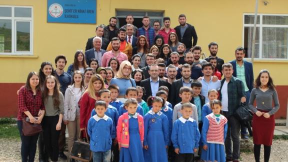 Düzce Üniversitesi Öğrencilerinden Şehit Er Nihat Eren İlkokuluna ziyaret